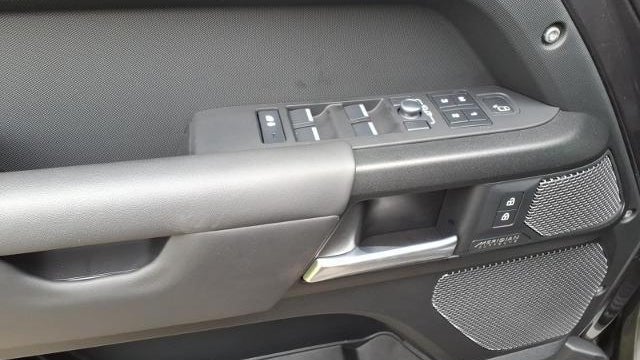 2023 Land Rover Defender 110 V8