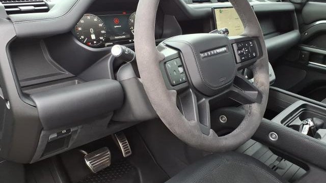 2023 Land Rover Defender 110 V8