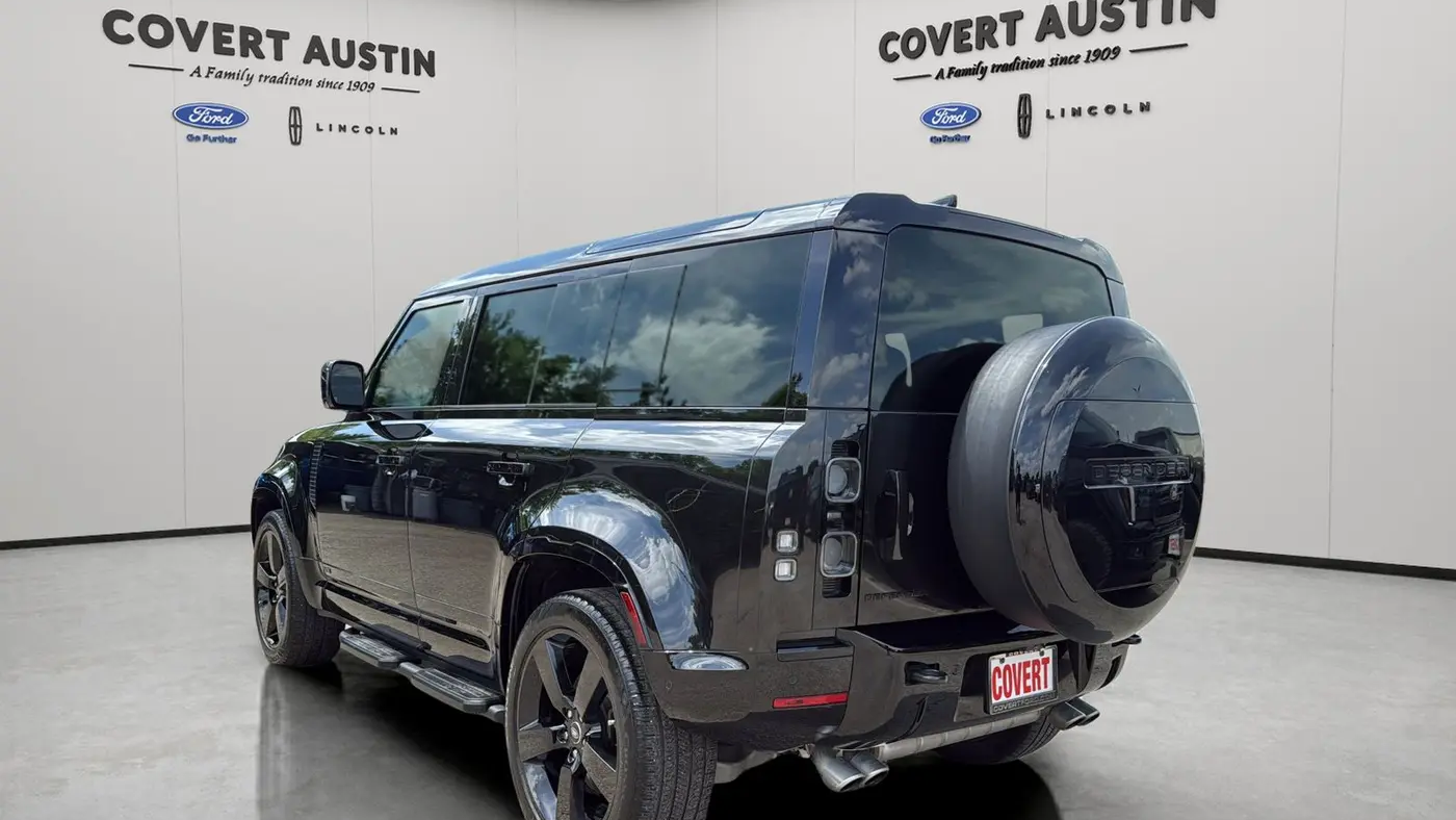 2025 Land Rover Defender 110 V8 P525
