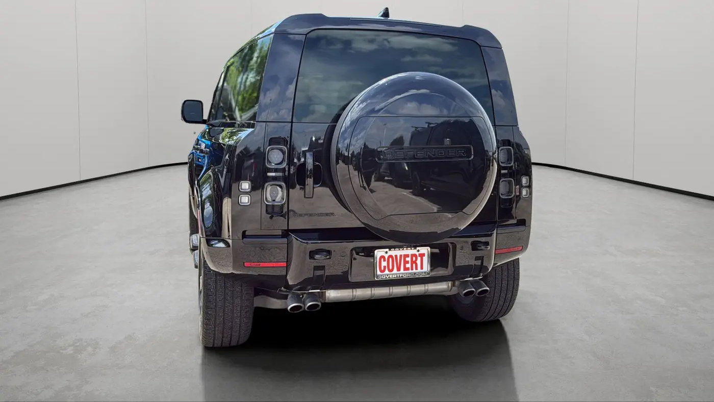 2025 Land Rover Defender 110 V8 P525