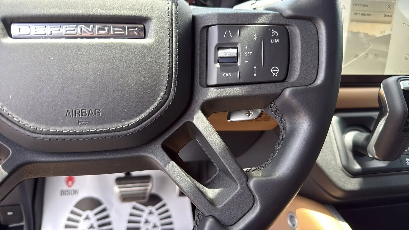 2025 Land Rover Defender 110 V8 P525