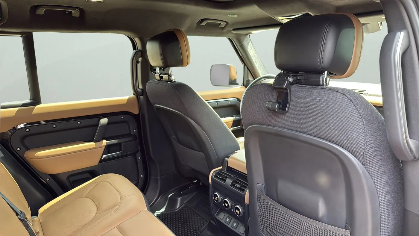 2025 Land Rover Defender 110 V8 P525