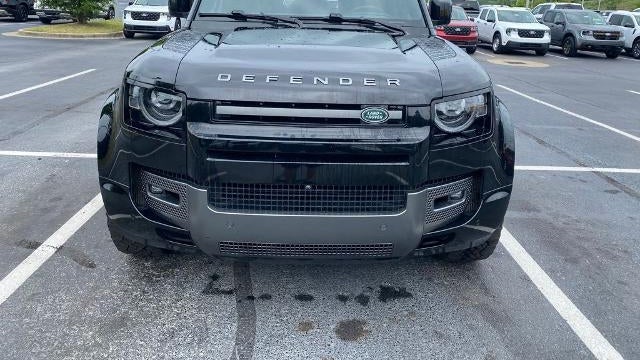 2025 Land Rover Defender 130 P400 Outbound