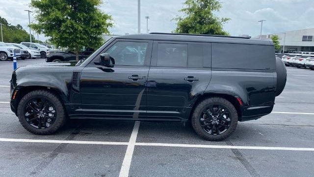 2025 Land Rover Defender 130 P400 Outbound