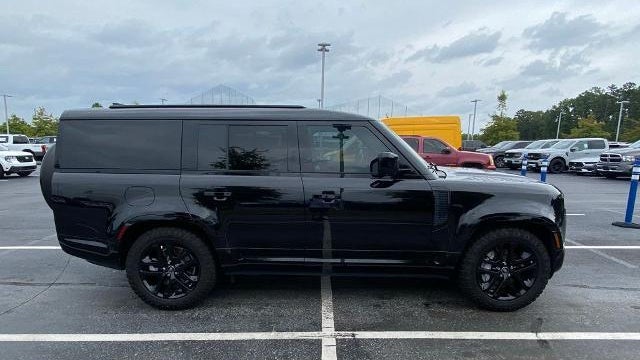 2025 Land Rover Defender 130 P400 Outbound