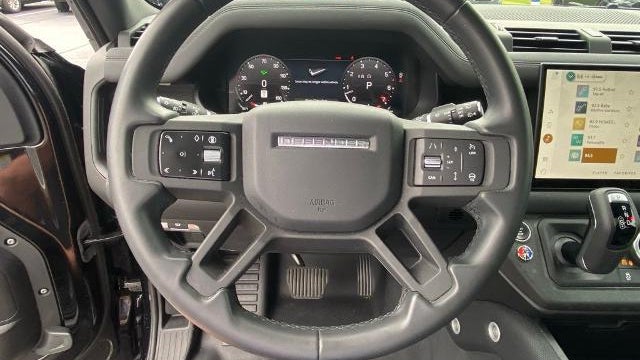 2025 Land Rover Defender 130 P400 Outbound