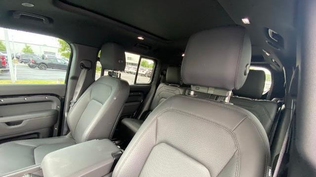 2025 Land Rover Defender 130 P400 Outbound