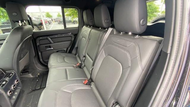2025 Land Rover Defender 130 P400 Outbound