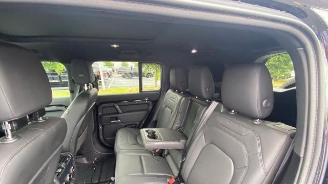 2025 Land Rover Defender 130 P400 Outbound