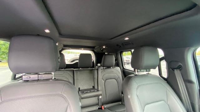 2025 Land Rover Defender 130 P400 Outbound
