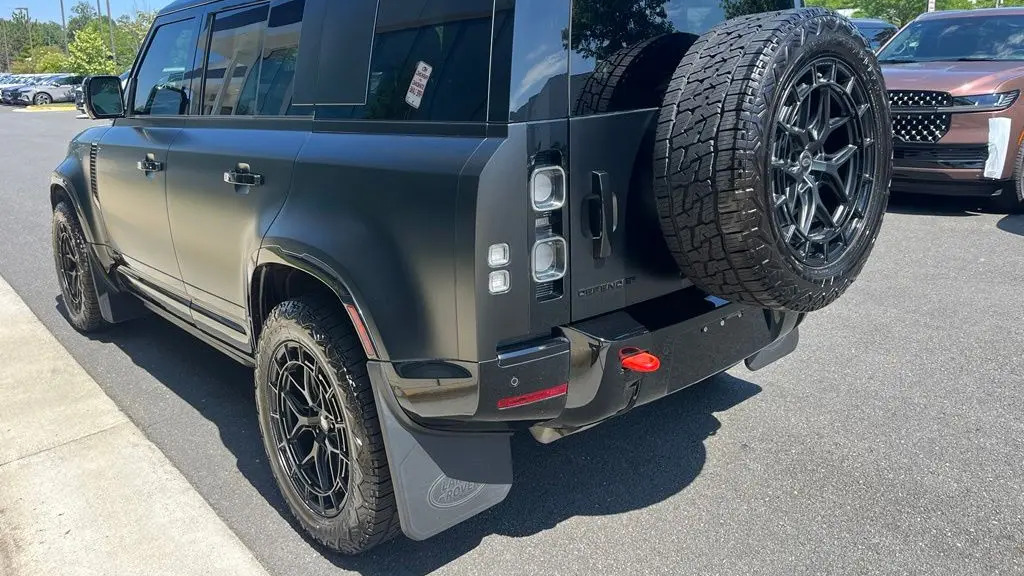 2025 Land Rover Defender 110 P400 X