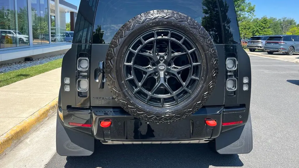 2025 Land Rover Defender 110 P400 X