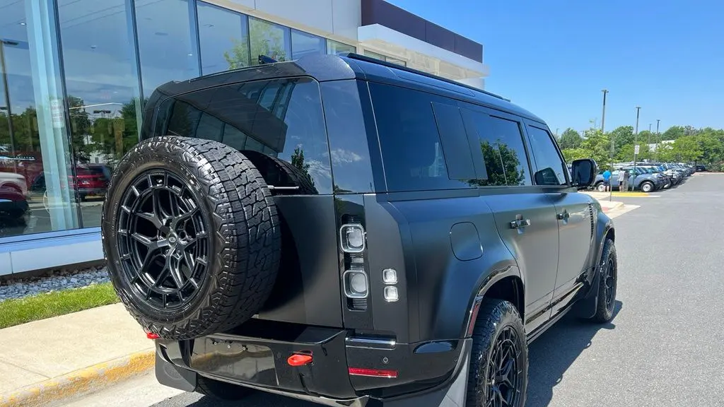 2025 Land Rover Defender 110 P400 X