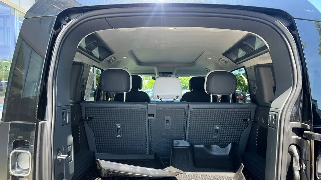 2025 Land Rover Defender 110 P400 X