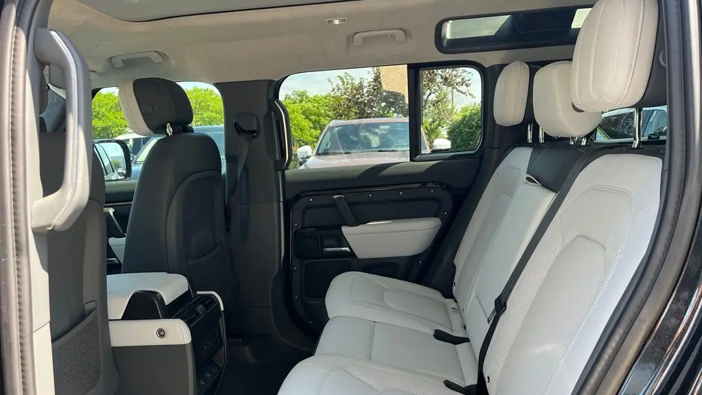 2025 Land Rover Defender 110 P400 X