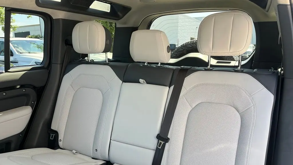 2025 Land Rover Defender 110 P400 X