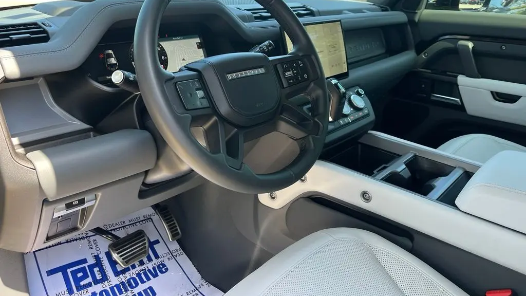 2025 Land Rover Defender 110 P400 X