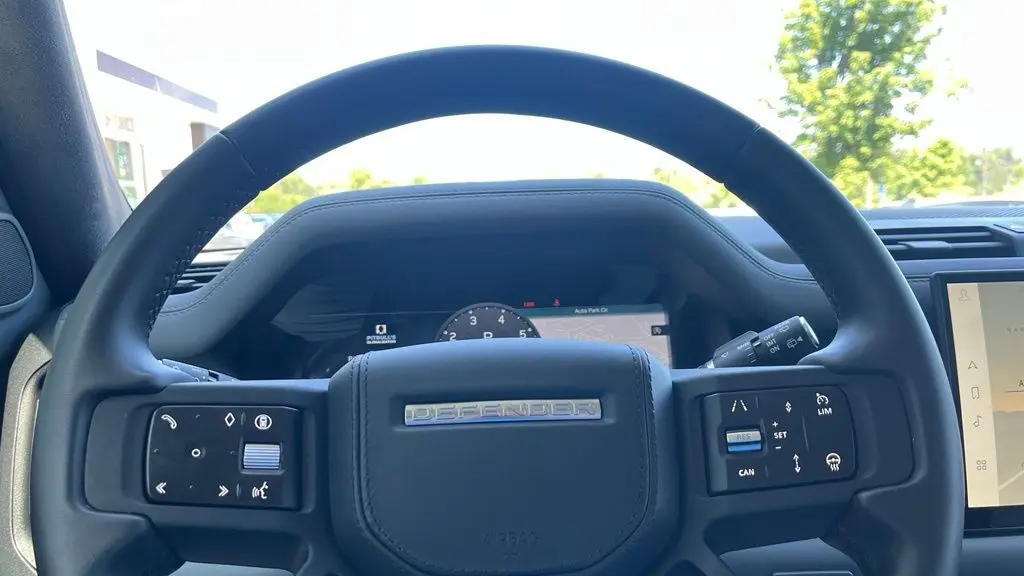2025 Land Rover Defender 110 P400 X