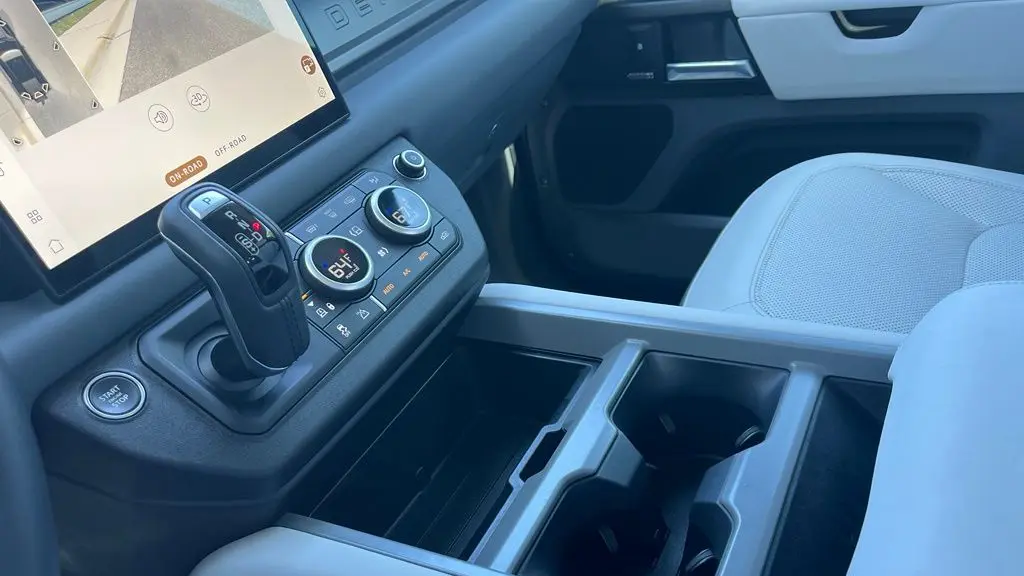 2025 Land Rover Defender 110 P400 X
