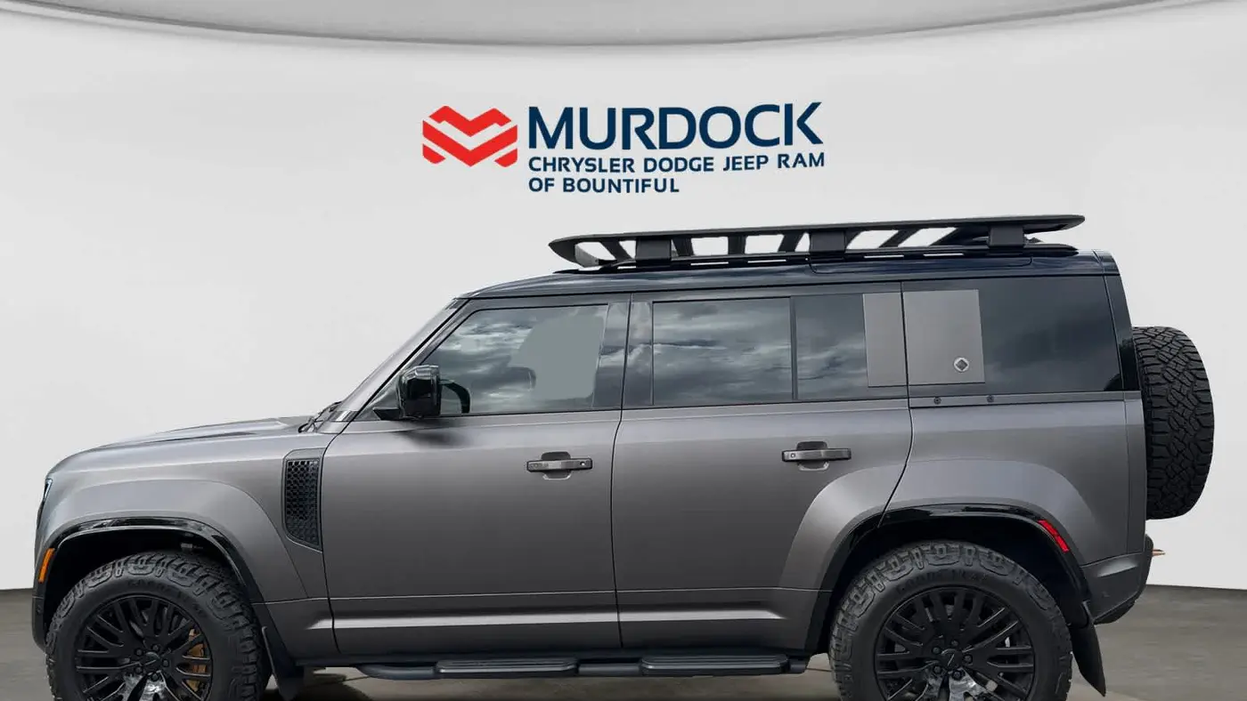 2026 Land Rover Defender 110 P635 OCTA Black