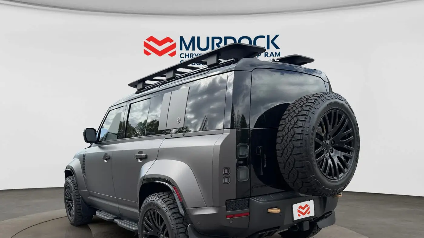 2026 Land Rover Defender 110 P635 OCTA Black