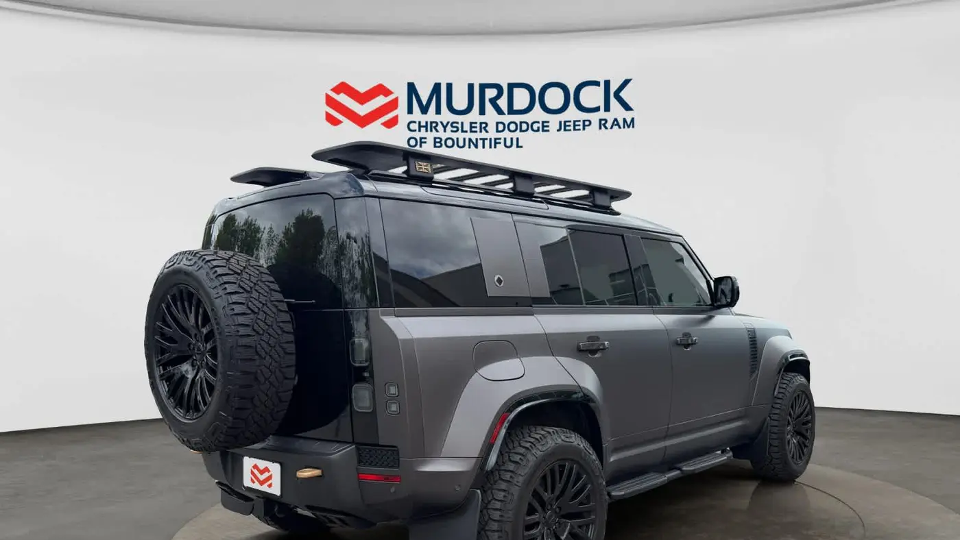 2026 Land Rover Defender 110 P635 OCTA Black