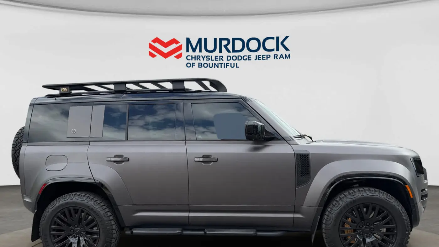 2026 Land Rover Defender 110 P635 OCTA Black