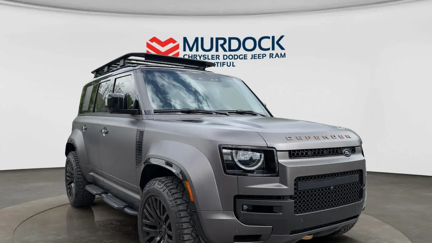 2026 Land Rover Defender 110 P635 OCTA Black