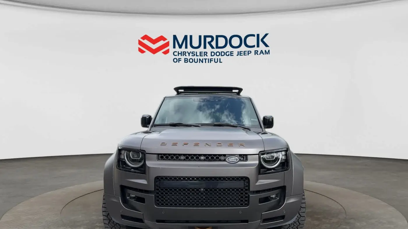 2026 Land Rover Defender 110 P635 OCTA Black