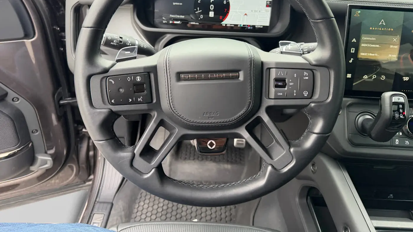2026 Land Rover Defender 110 P635 OCTA Black