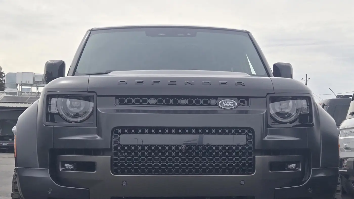 2025 Land Rover Defender 110 P635 OCTA Edition One