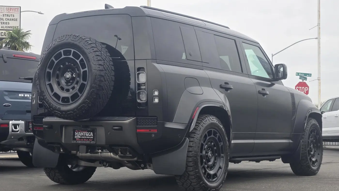 2025 Land Rover Defender 110 P635 OCTA Edition One
