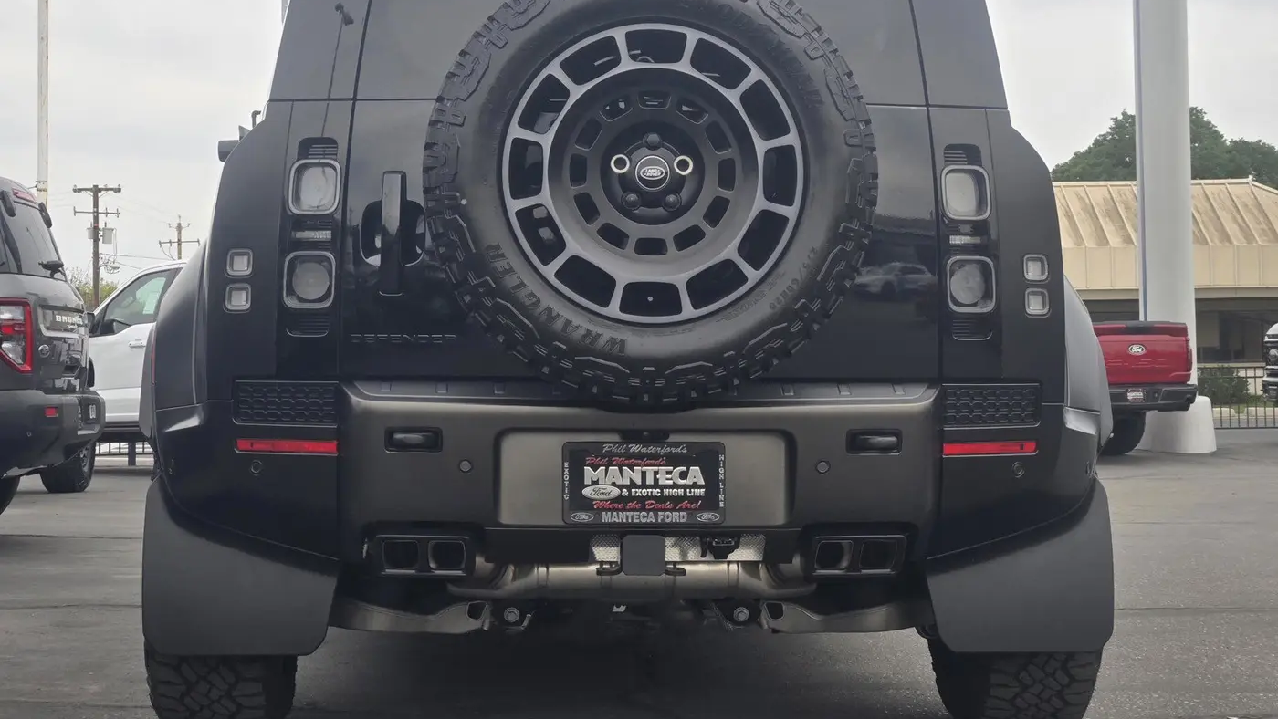2025 Land Rover Defender 110 P635 OCTA Edition One