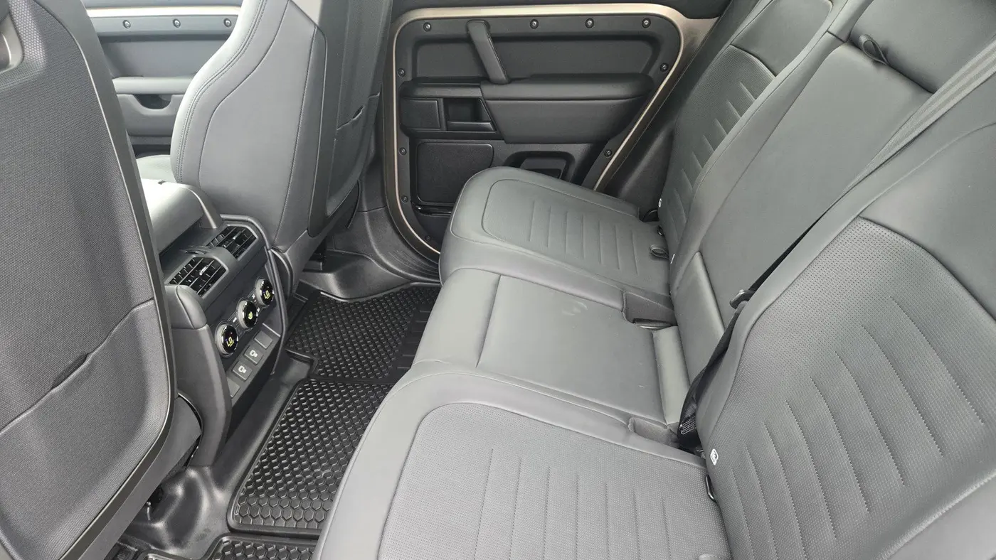 2025 Land Rover Defender 110 P635 OCTA Edition One