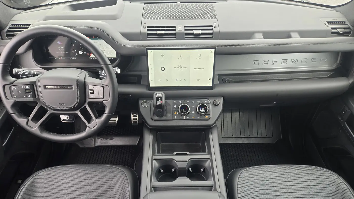 2025 Land Rover Defender 110 P635 OCTA Edition One