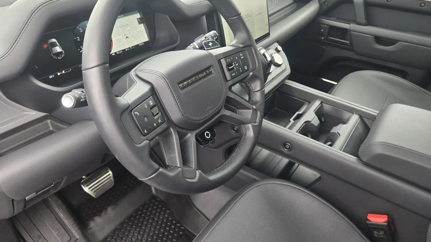 2025 Land Rover Defender 110 P635 OCTA Edition One