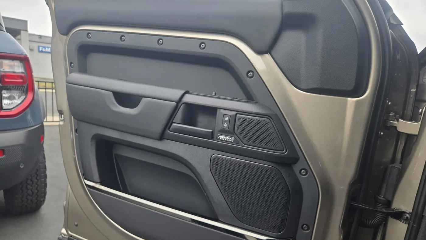 2025 Land Rover Defender 110 P635 OCTA Edition One