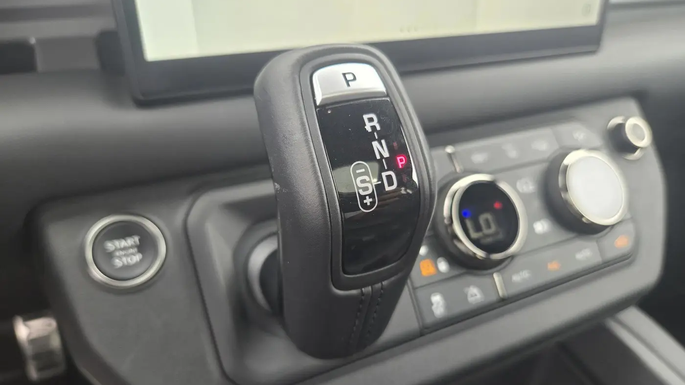 2025 Land Rover Defender 110 P635 OCTA Edition One