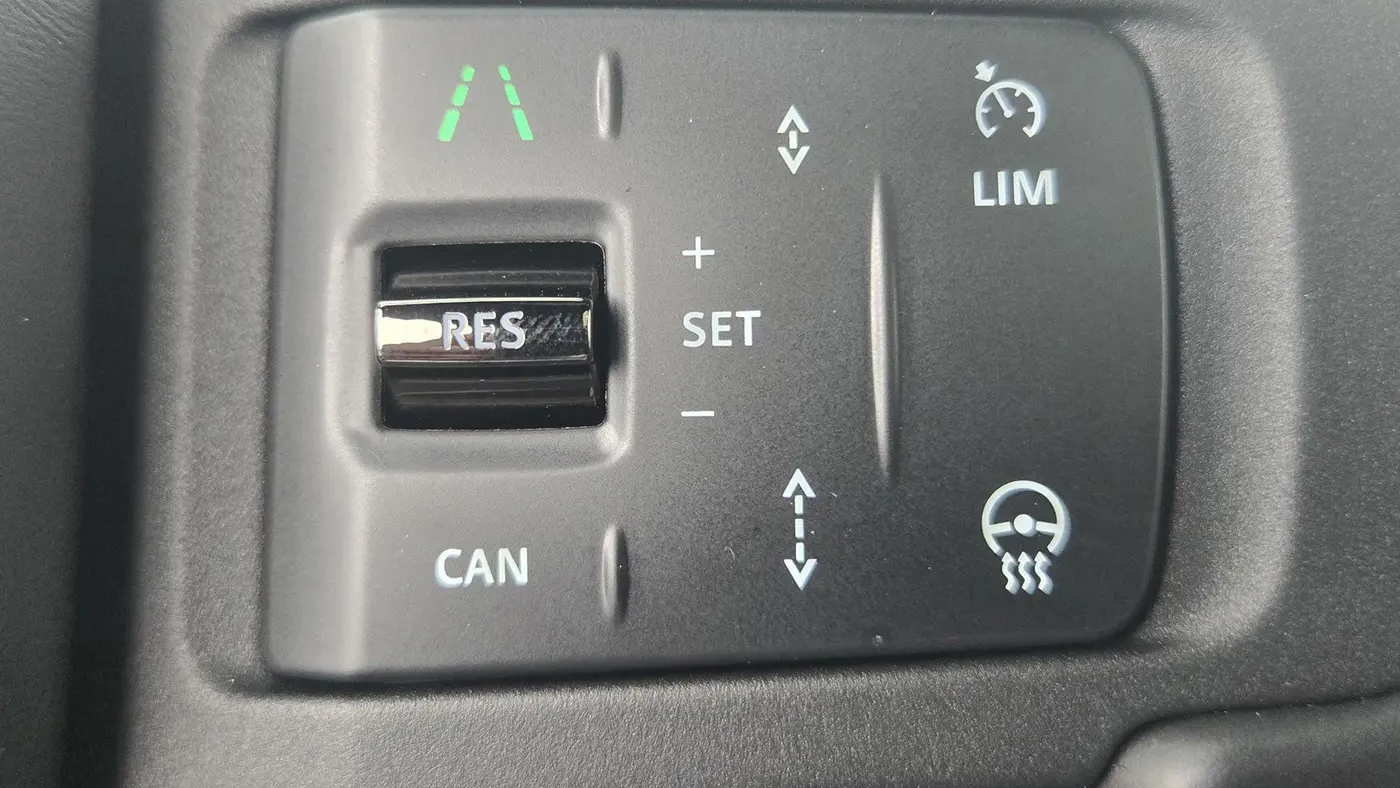2025 Land Rover Defender 110 P635 OCTA Edition One