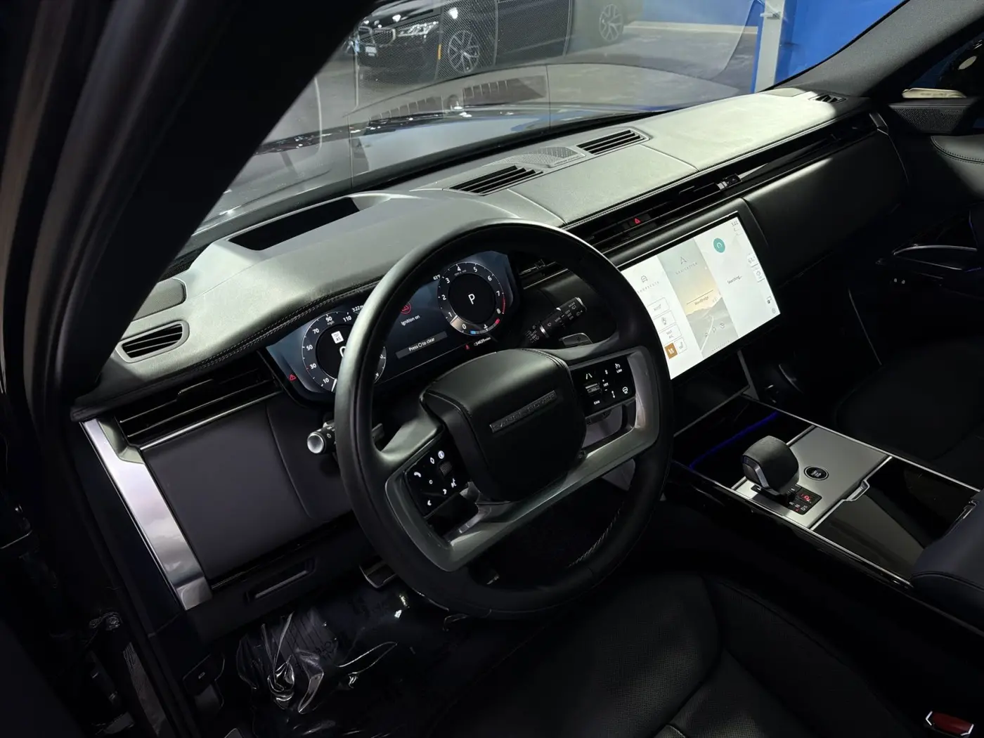 2025 Land Rover Range Rover - $127,618