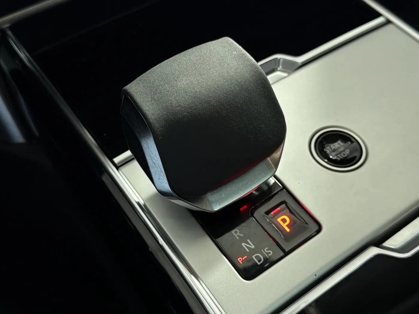 2025 Land Rover Range Rover - $127,618