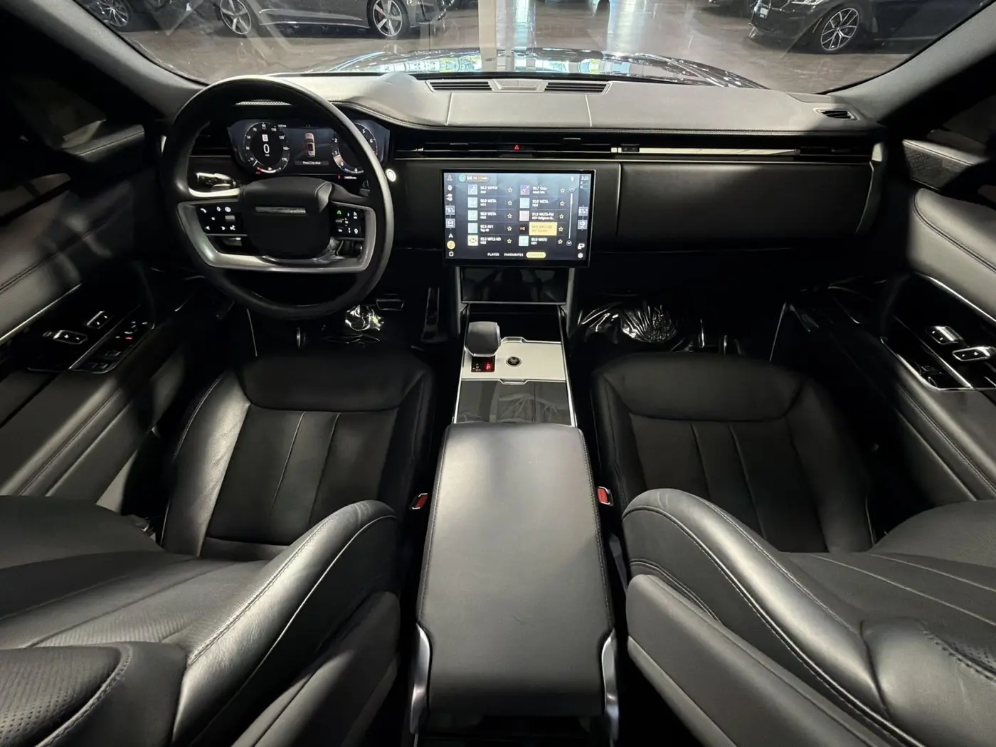 2025 Land Rover Range Rover - $127,618