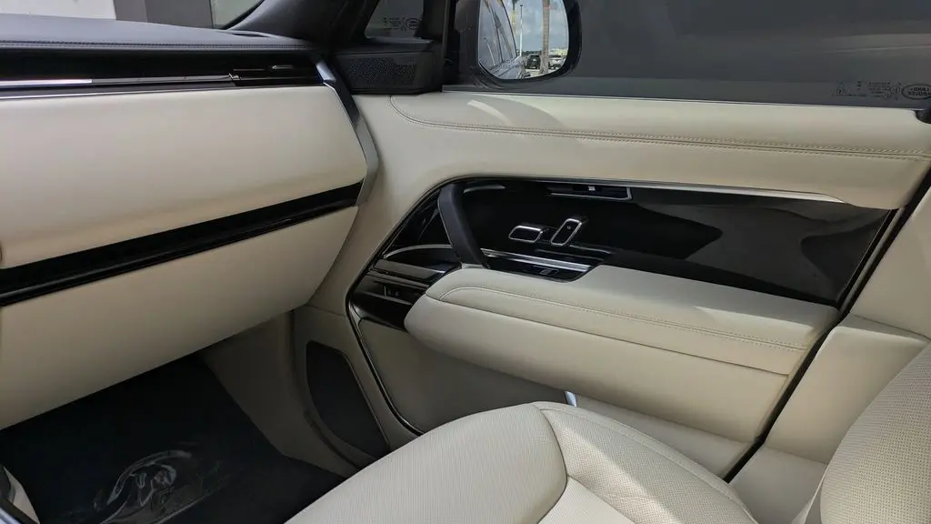 2026 Land Rover Range Rover P530 Autobiography LWB