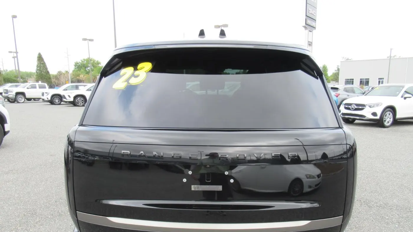 2023 Land Rover Range Rover P530 SE