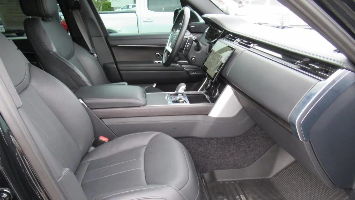 2023 Land Rover Range Rover P530 SE