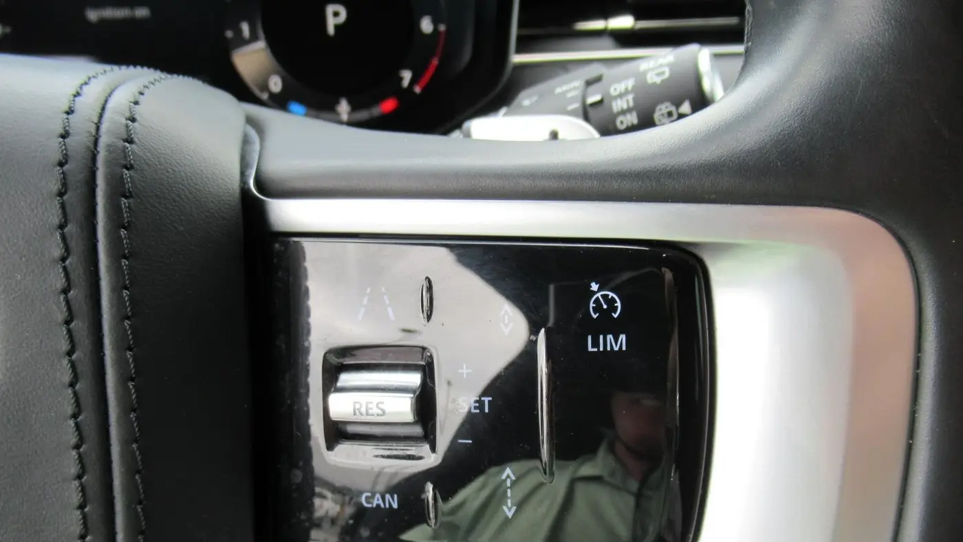 2023 Land Rover Range Rover P530 SE