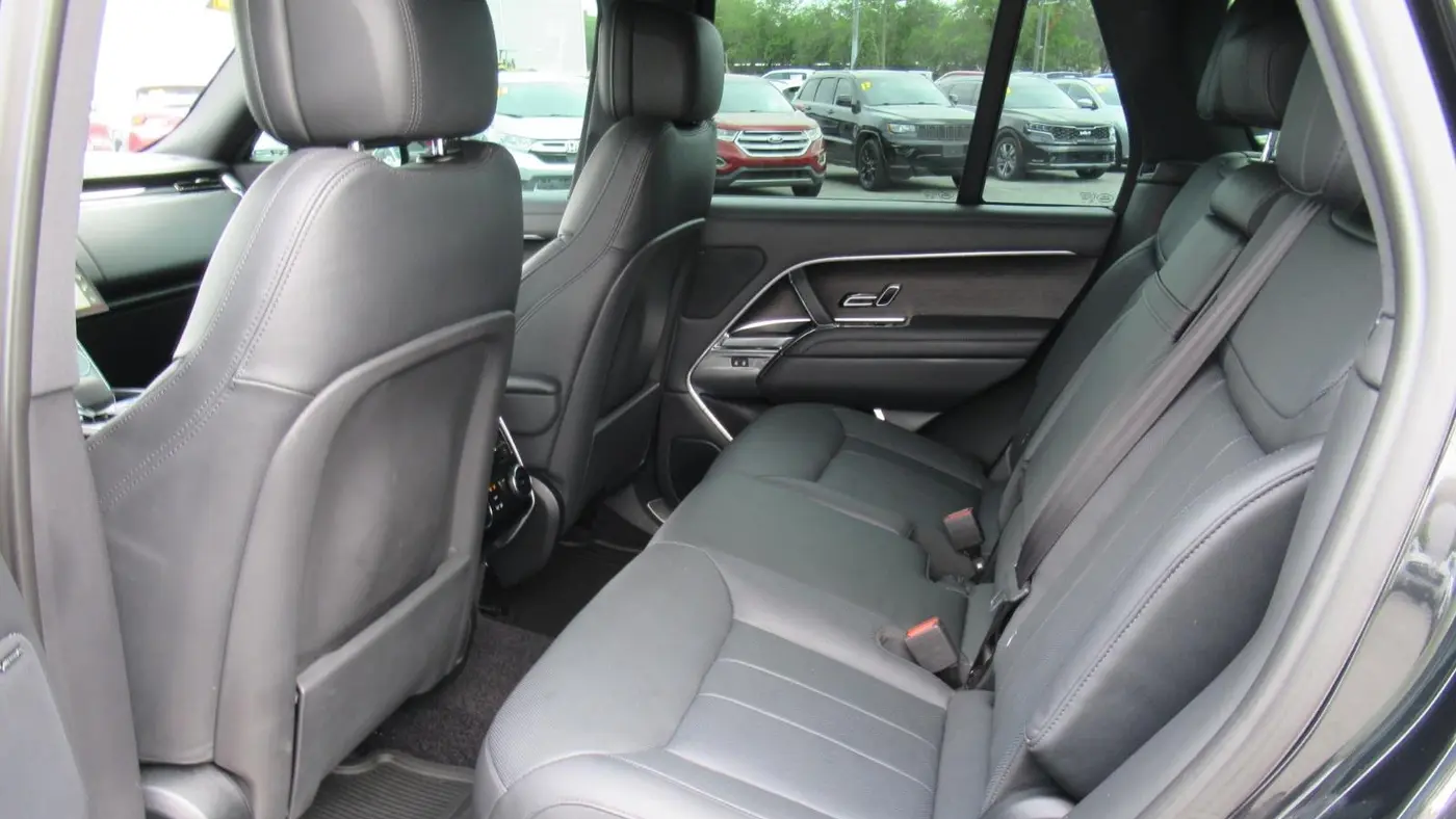 2023 Land Rover Range Rover P530 SE