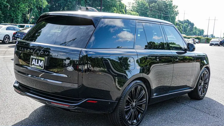 2023 Land Rover Range Rover P530 SE