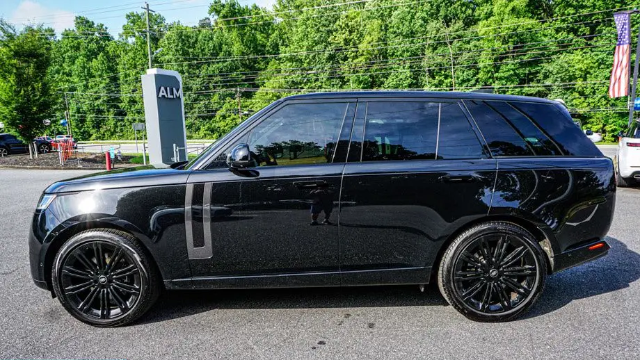 2023 Land Rover Range Rover P530 SE