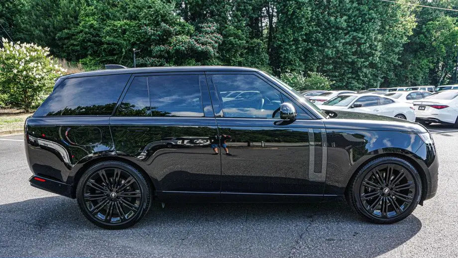 2023 Land Rover Range Rover P530 SE